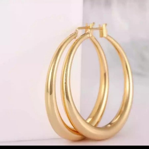 NOWT *18K* Yellow Gold 1.5” Round Hoops Earrings - Picture 4 of 4